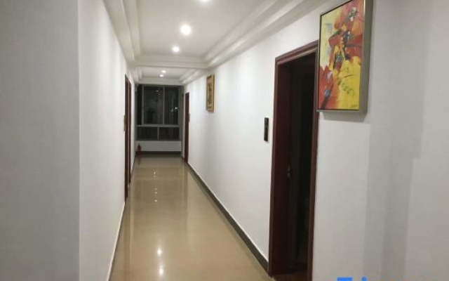 Longxing Business Hotel (Yangchun Railway Station Branch)