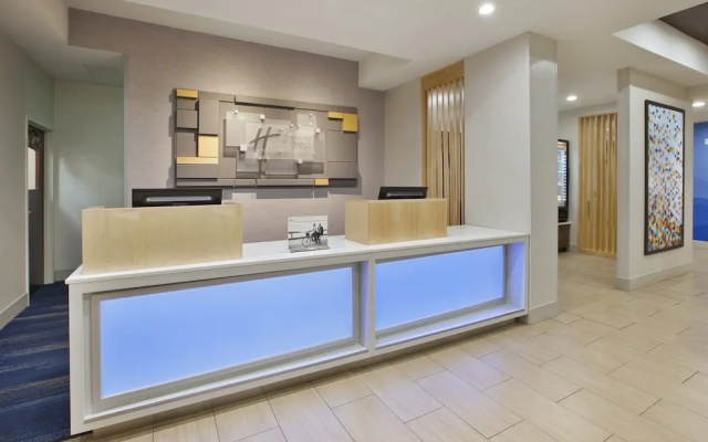 Holiday Inn Express & Suites Niles