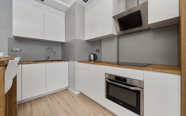 Modern Studio Gwiazdzista by Renters