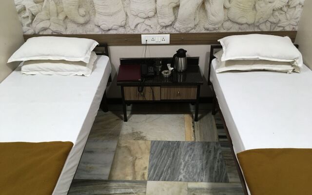 Hotel Adarsh Mahal