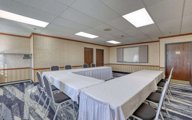 Comfort Suites Appleton Airport