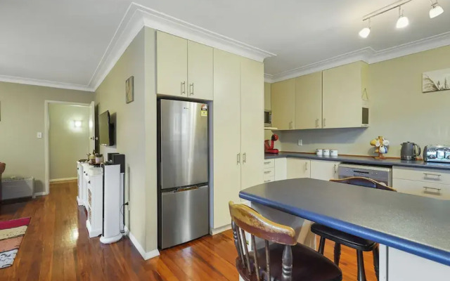 Kohi Family Home- Netflix & Gardens View