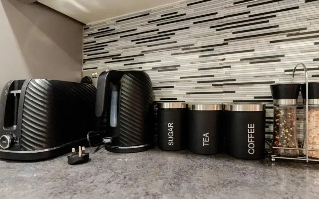 Cozy 4-bed Room Apartments in Birmingham