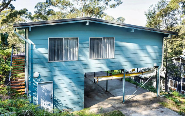 SUMMERDAZE Hyams Beach 4pm check out Sundays except Peak season