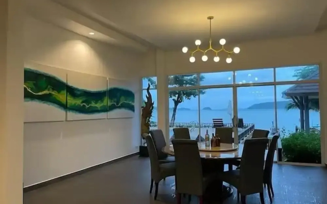 SeaView Villa Private Pool Table V195