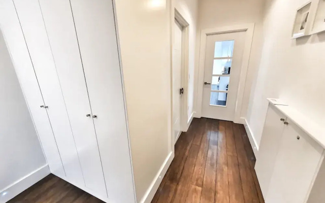 Urbane Spacious Executive Apartment