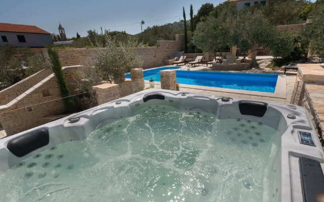 Apartment in Murter With Bubble Bath