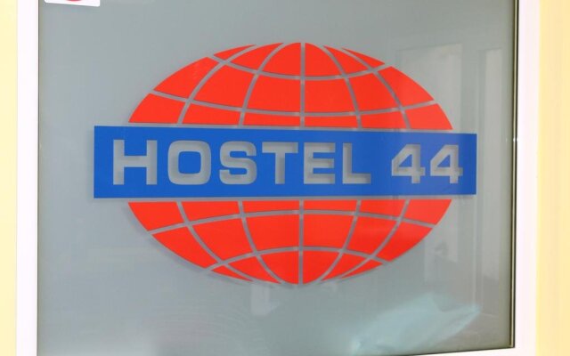 Hostel44