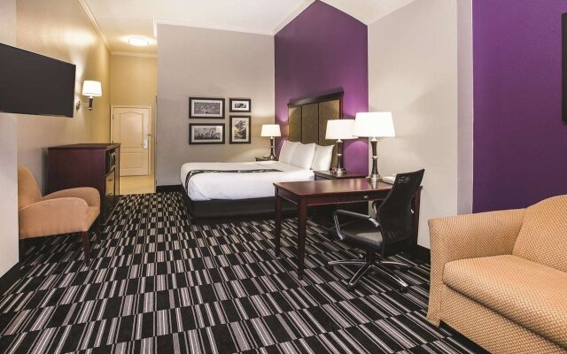 Baymont By Wyndham Dallas South-Desoto