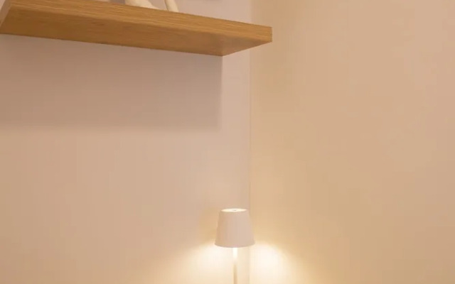 w Sunlit 1BR w Private Balcony in Miraflores