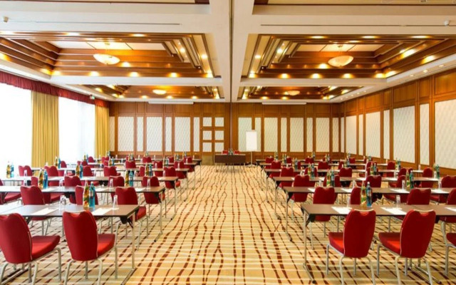 Отель The Q - Quadro City Hotel