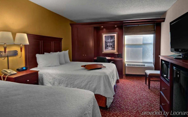 Hampton Inn & Suites Williamsburg-Richmond Rd.