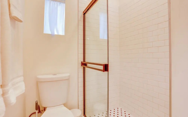 Centrally Located Studio 3 Mi From Downtown!