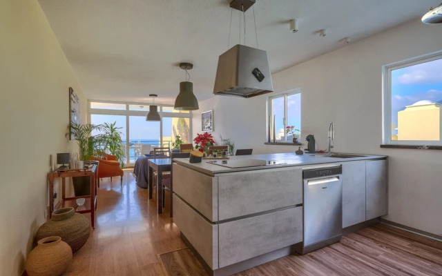 Charming Paint House Apartment in Pestana