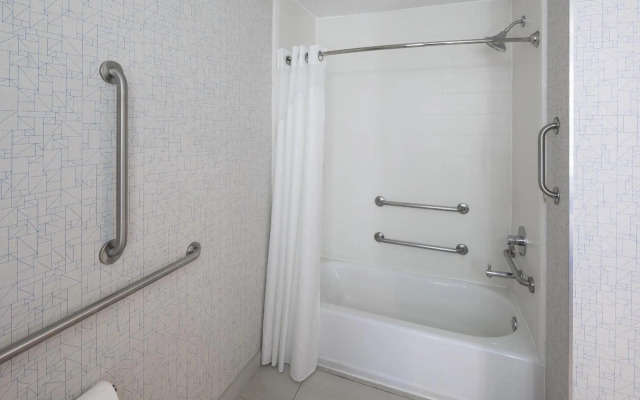 Holiday Inn Express & Suites Chicago West - St Charles