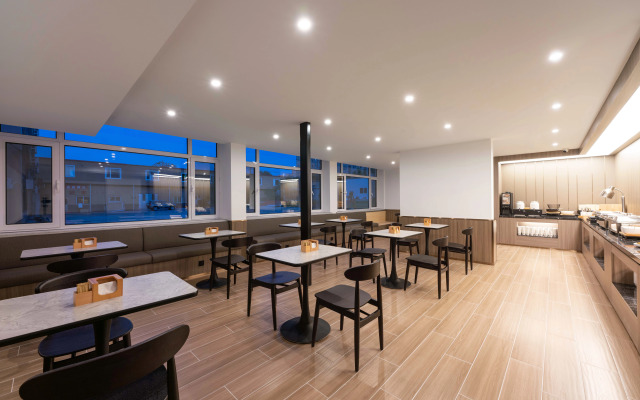 HanTing Hotel (Dalian North Station South Square)