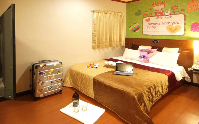 Golden Swallow Hotel