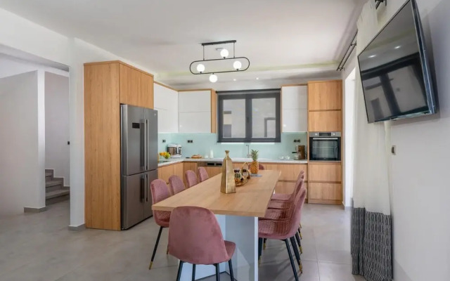 Luxurious Villa Mare - With 150m Pool