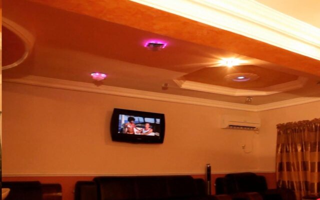 Hi Point Hotel & Suites