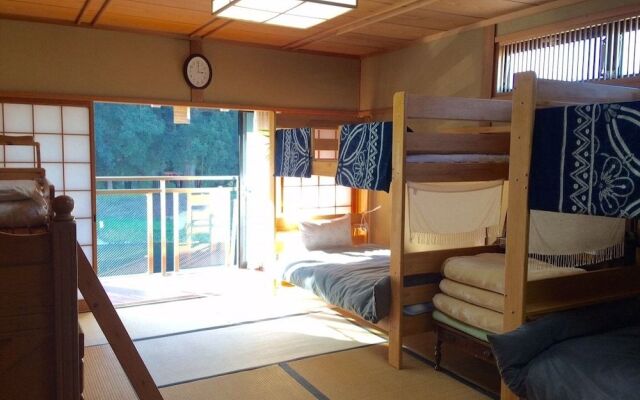 Yasuragi Guest House & Bar