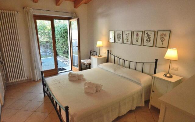Apartment Bardino With Pool and Lake View
