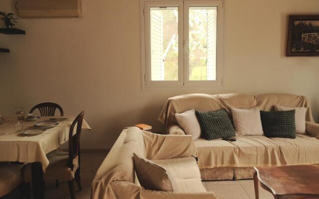 Seaside 5 Bedroom Spacious Villa close to airport