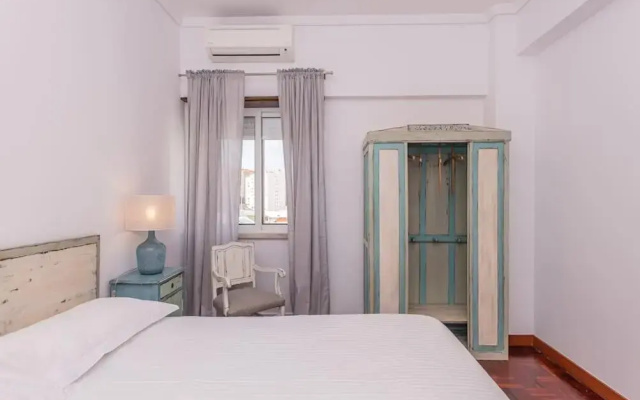 Cozy 3 bedroom apartment in front of the subway