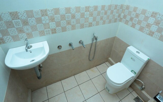 OYO 16417 Zahir Residency
