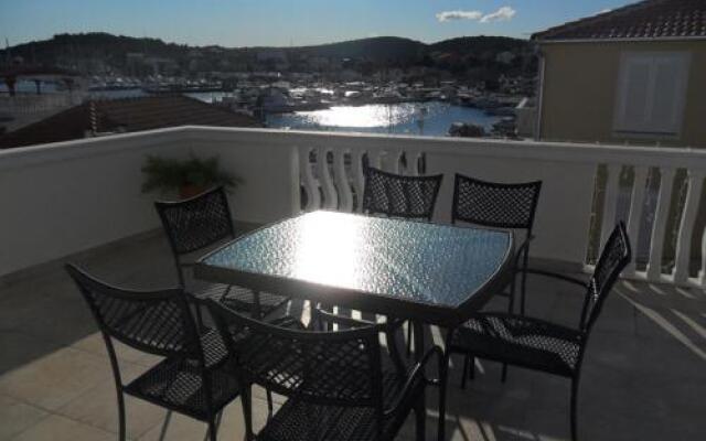 Apartments Leut