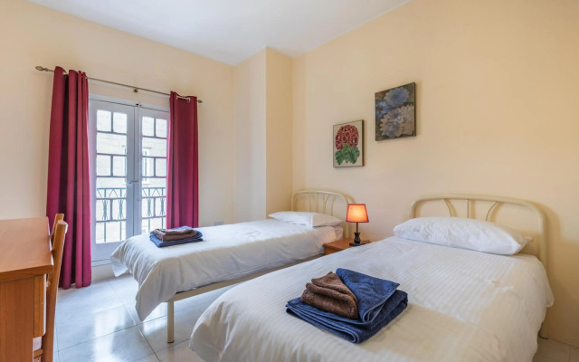 Fantastic 3 Bedroom Duplex Penthouse with Terrace