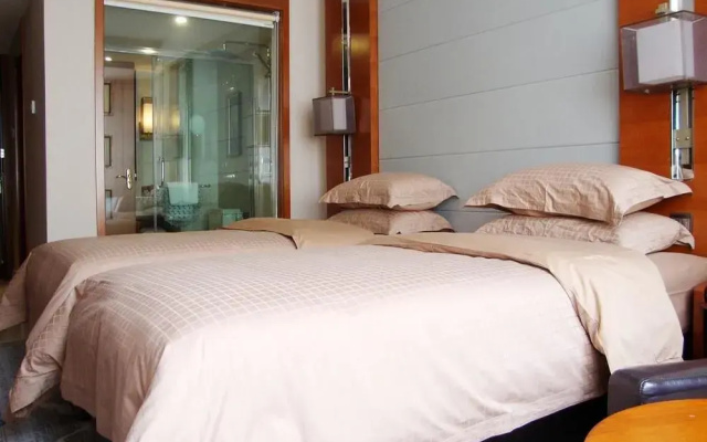 Eral Hotel