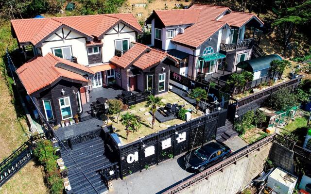 Geojae Yeowool Aegyun Pension