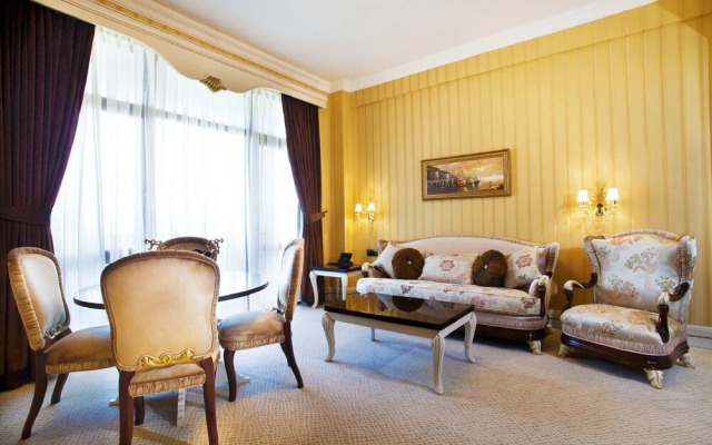 Ayan Palace Hotel