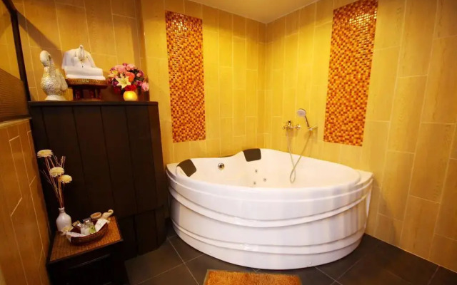 CM Night Bazaar Boutique Hotel