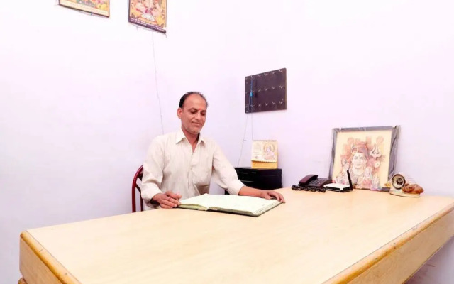City Inn Guest House by OYO Rooms