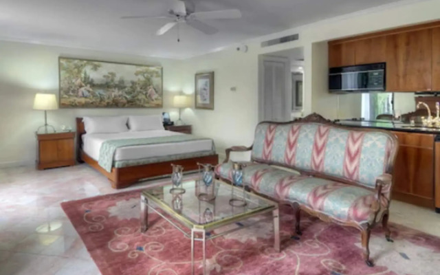 Dinah's Garden Hotel