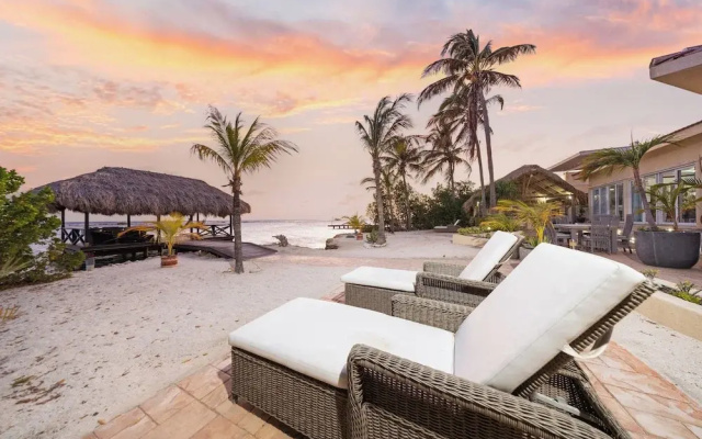 Private Beach Ocean Front Boat Dock Tiki Bar