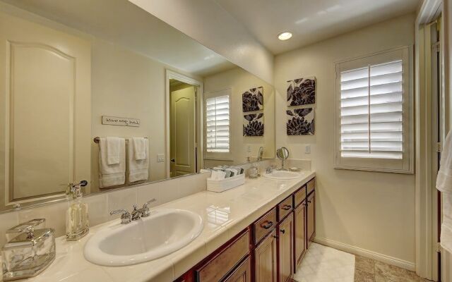 Apple Court - Four Bedroom Home