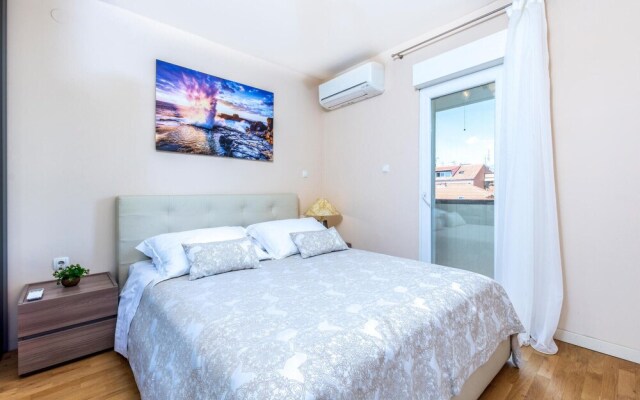 Amazing Apartment in Split With Wifi and 3 Bedrooms