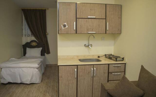 Al Eairy Furnished Apartments Qassim 4