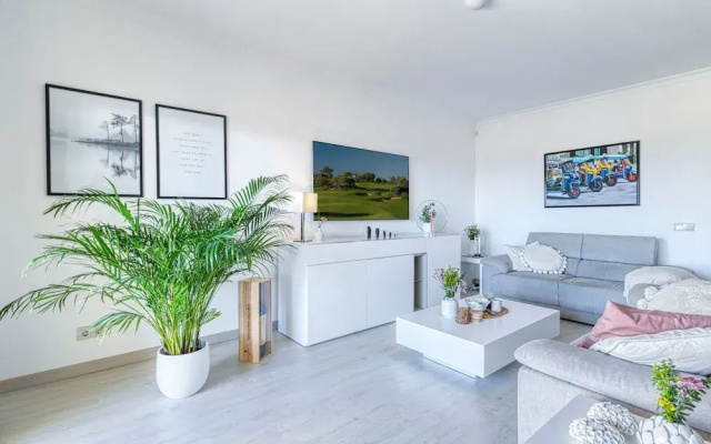7 Boa Nova Immaculately Presented TWO Storey TOW