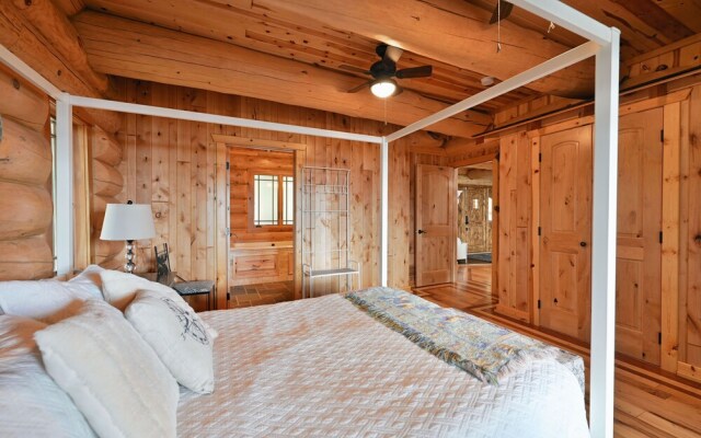 Osprey Lake Cabin 4 Bedroom Home by RedAwning