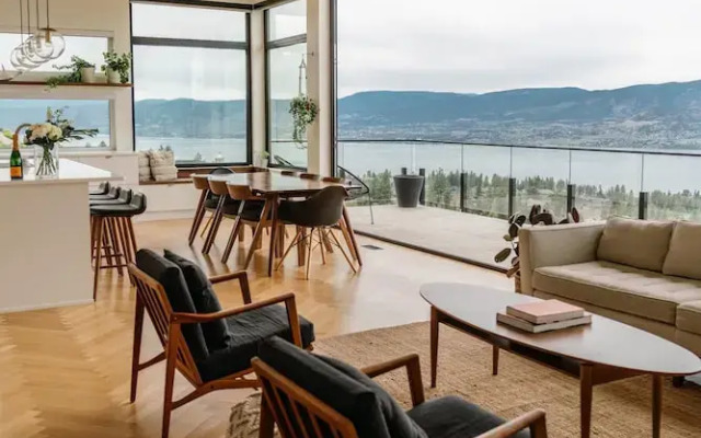 Salt w Pool Sauna Lake View Upper Mission Lux
