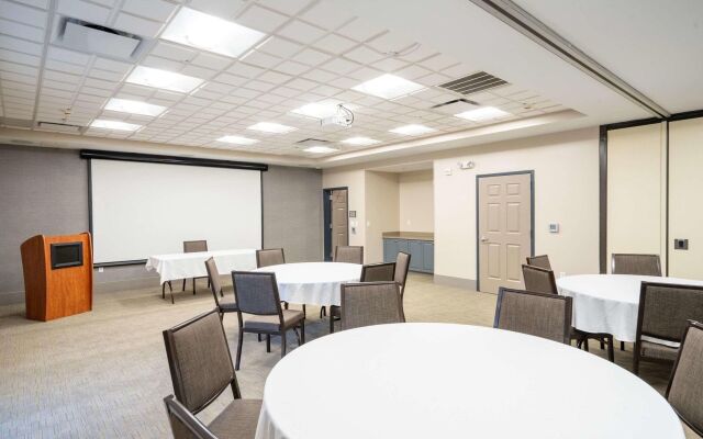 Country Inn & Suites by Radisson, State College (Penn State Area), PA