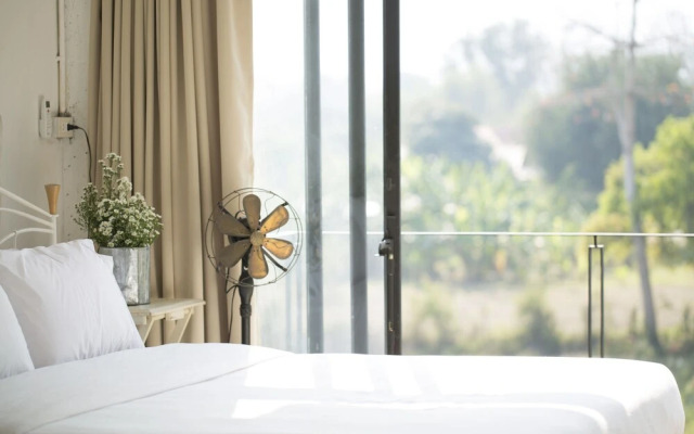 Chic 39 Bed Bar & Bakery