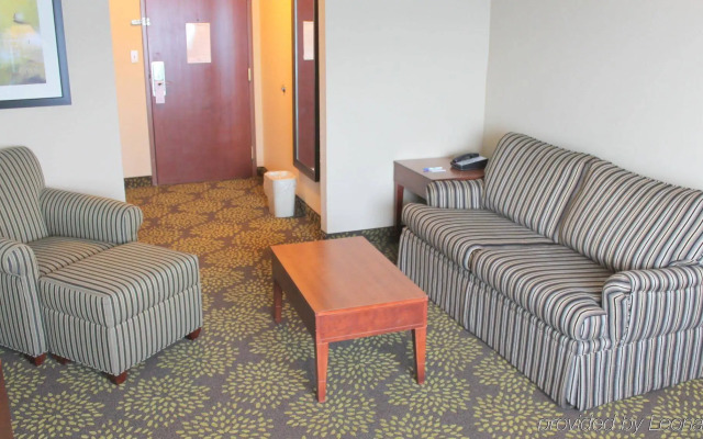 Holiday Inn Express & Suites Starkville by IHG