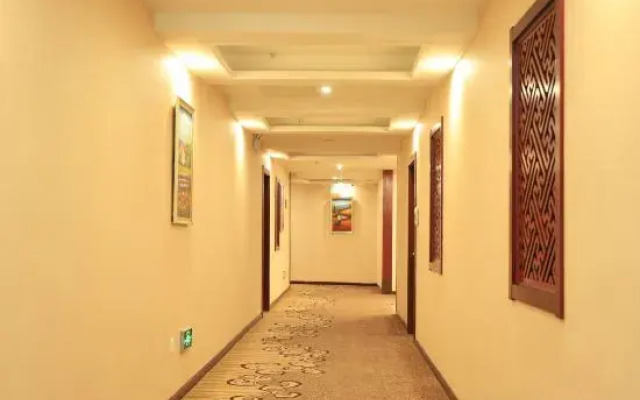 809 Pinghu Holiday Hotel (Yichang Xiaoxita Three Gorges International Tourism Tea City)