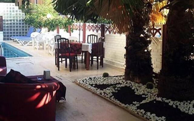 Queen RA Hotel