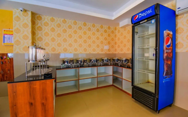 FabHotel Apricot Premier