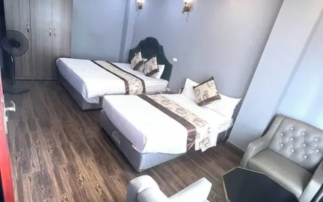 Van Nam Hotel by OnHotelRooms